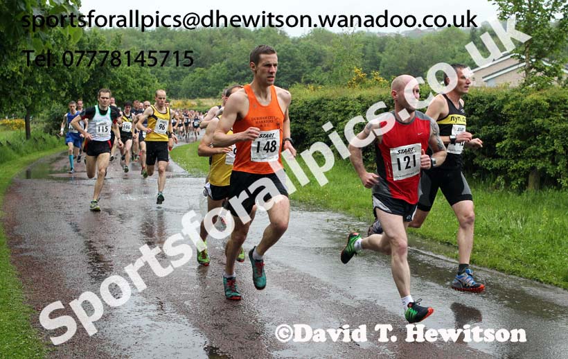 Start of the George Ogle Memorial Race, Rowlands Gill on a very wet night. Photo: David T. Hewitson/Sports for All Pics